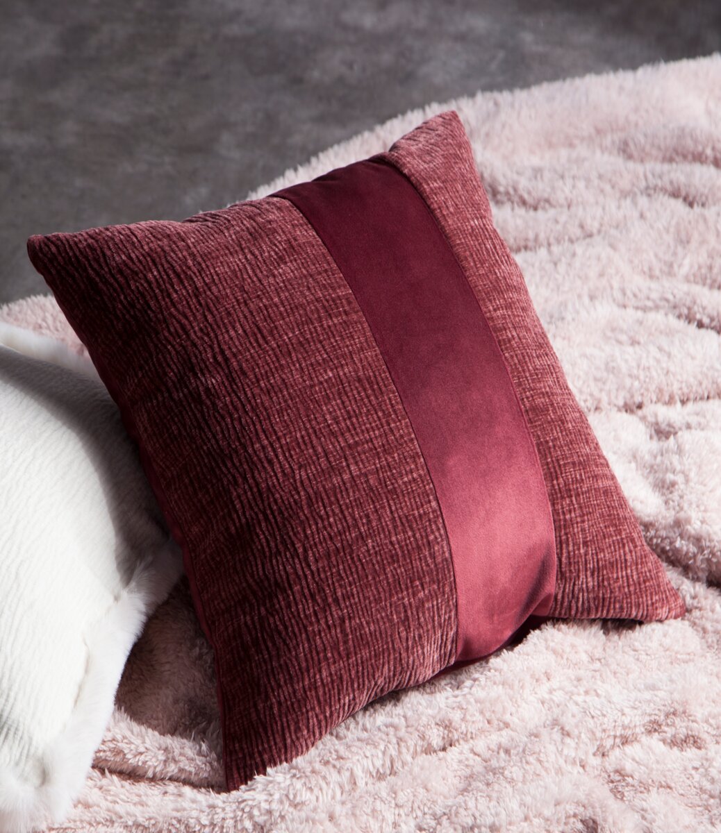 Exklusives Struktur-Dekokissen in Bordeaux | Velvet Luxury Collection 45x45